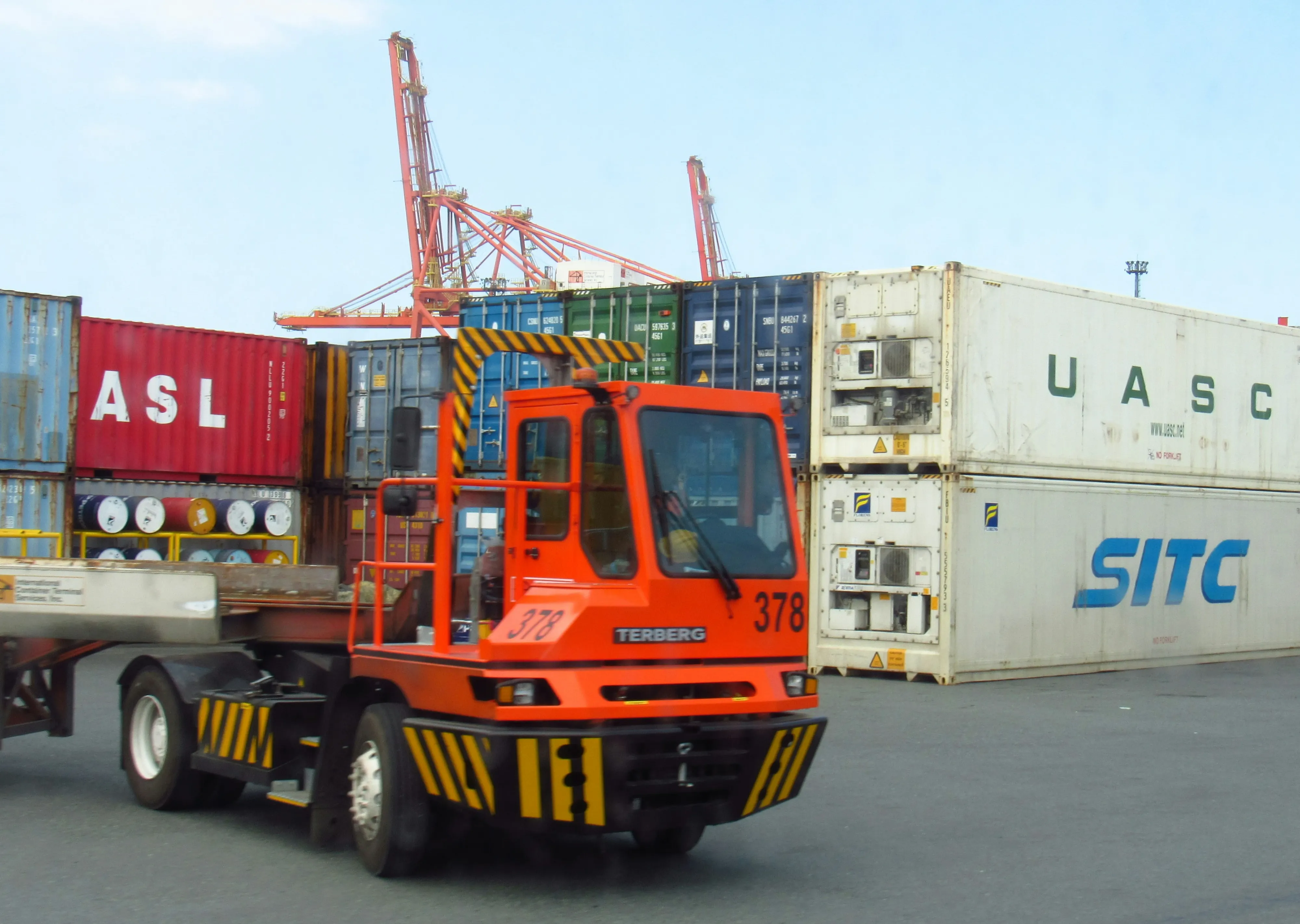Terminal Tractor